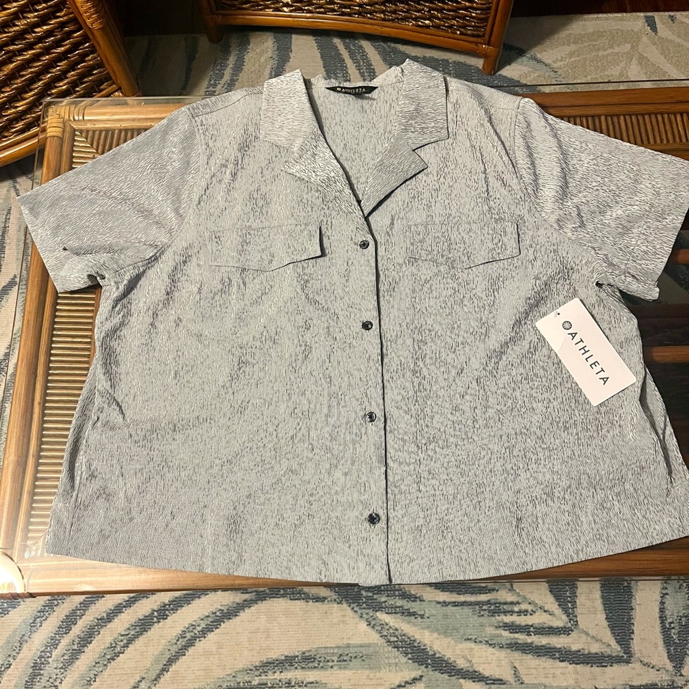 NWT Athleta ECHO TOP Short Sleeve Button Up Ruffle Back Size XL Gray